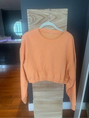 Source Unknown Peach Cropped Crewneck Sweatshirt